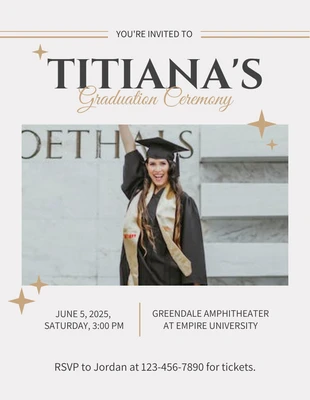Free  Template: Folheto da cerimônia de formatura Tan Gold