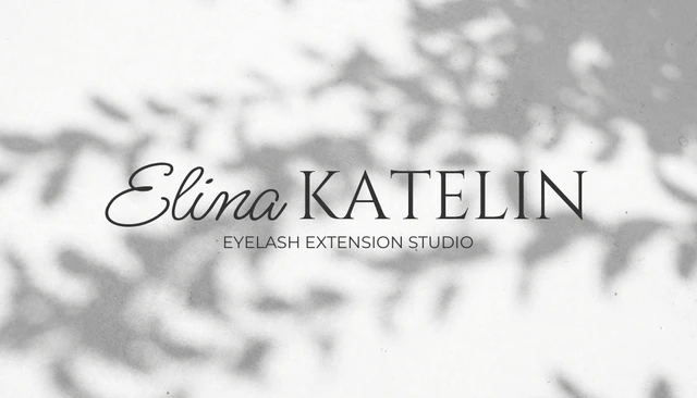 Light Grey Modern Aesthetic Lash Business Card - صفحة 1